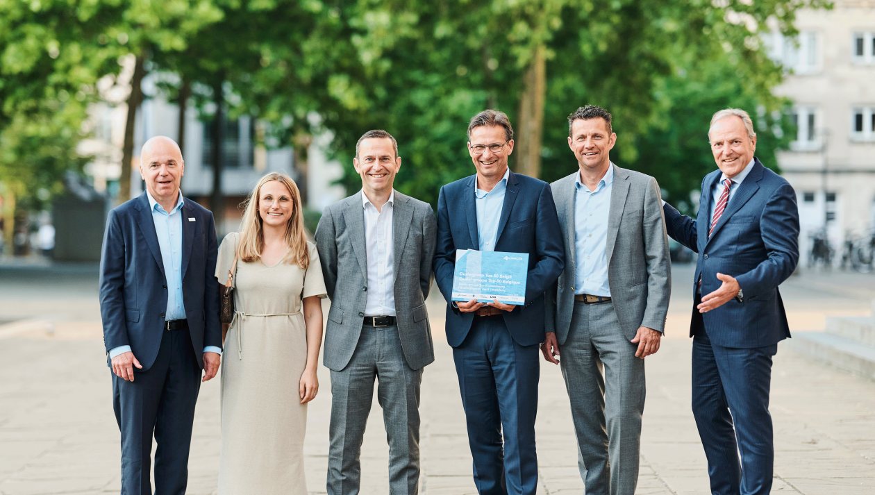 Uitreikinig 'snelst groeiende dealergroep' buiten-min