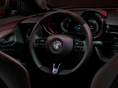 AR-ALFAROMEOJUNIOR-BEV-Interior-1280X960-DSK-4_3-1