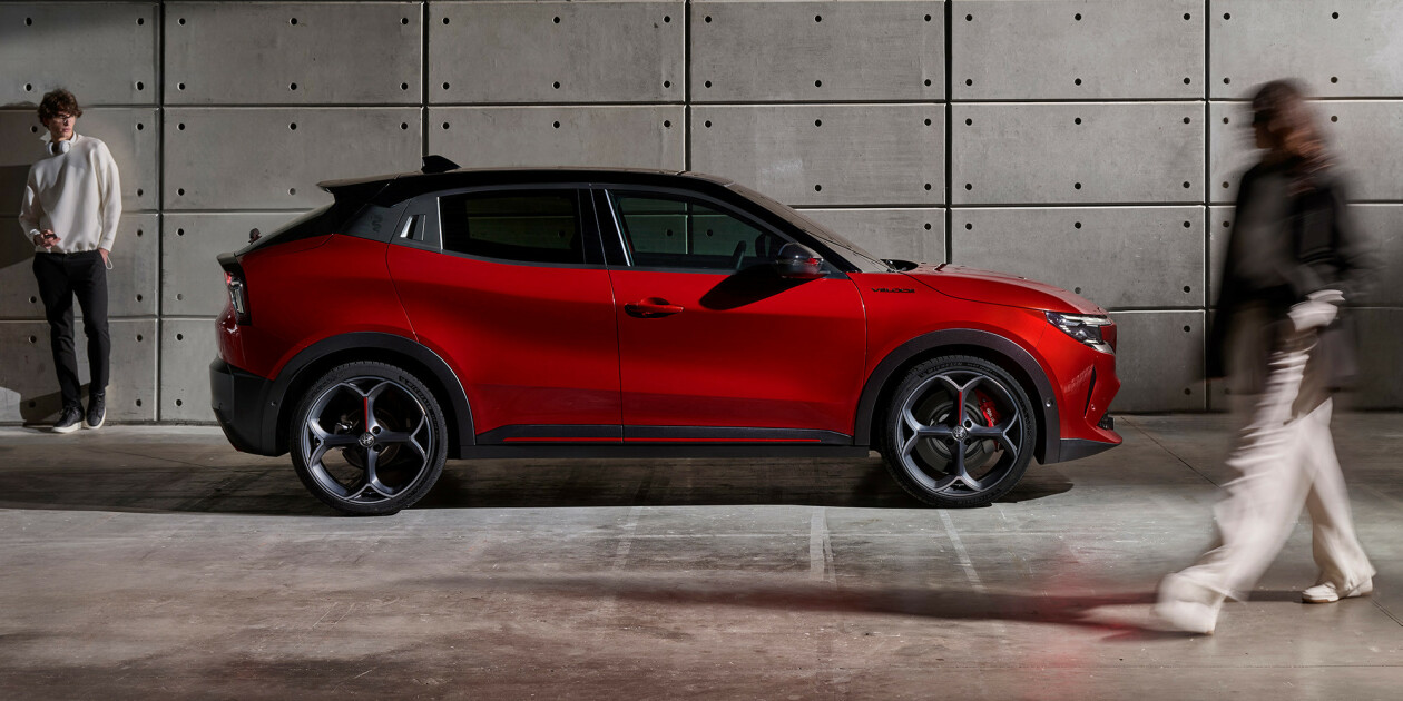 AR-ALFAROMEOJUNIOR-BEV-MY24-2000X1000-DSK