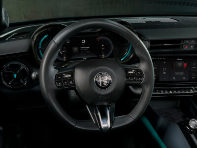 AR-ALFAROMEOJUNIOR-MHEV-Interior-1280X960-DSK-4_3-1