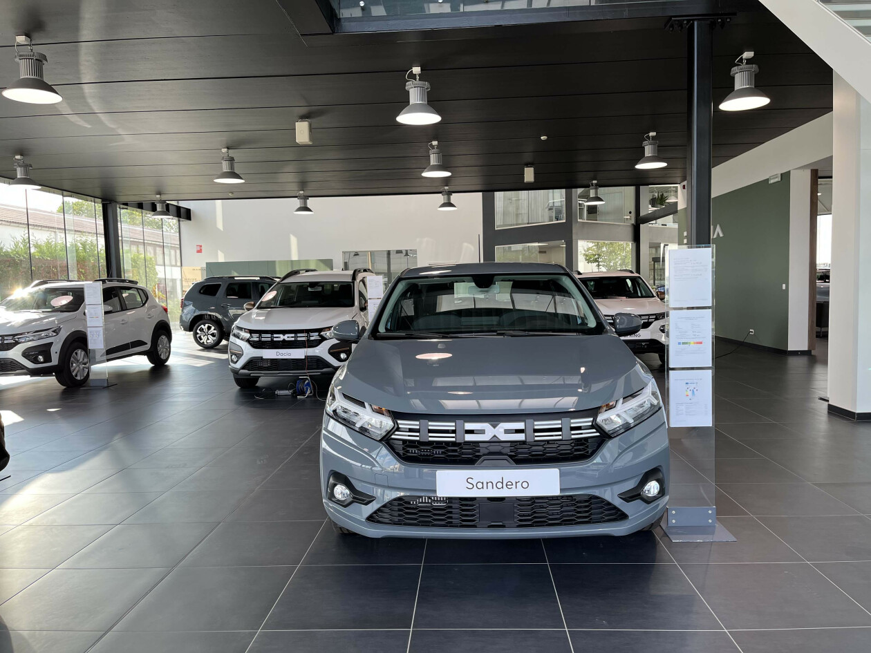 Dacia_Showroom_2_2400