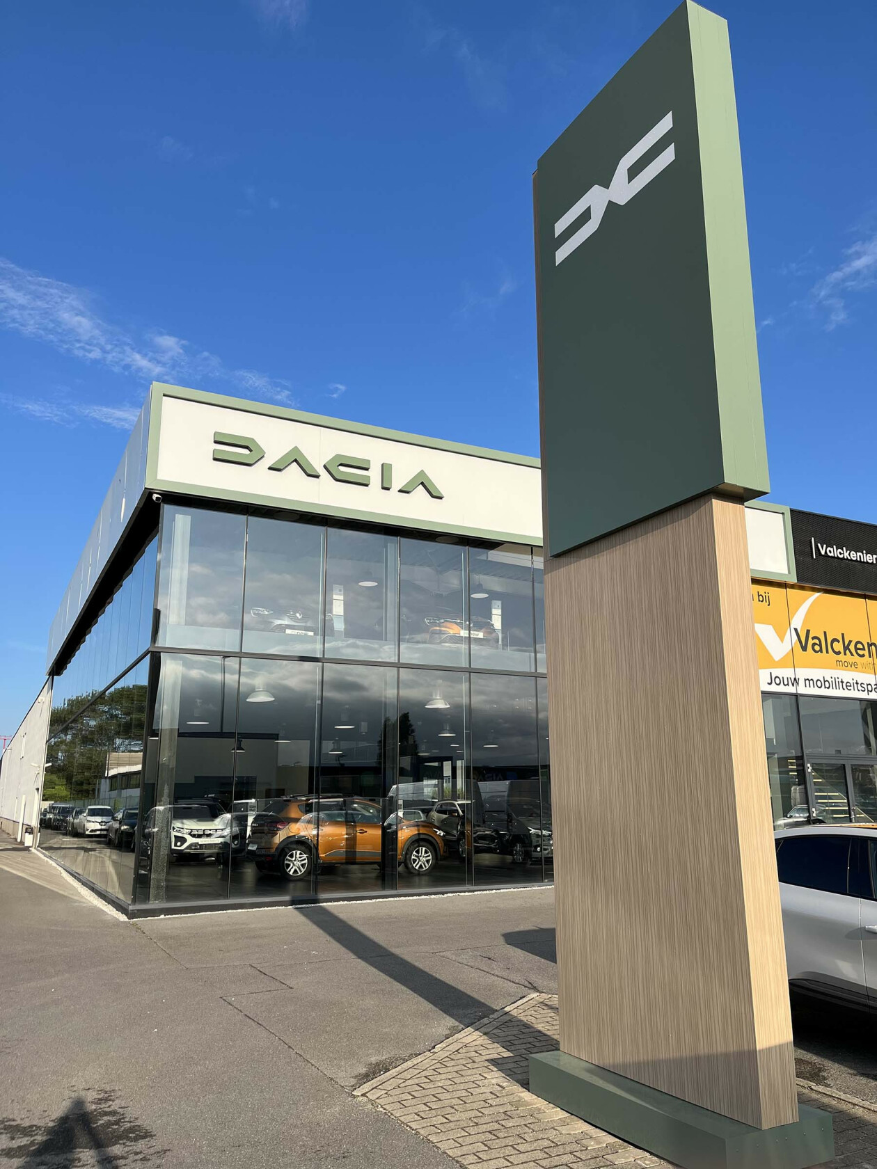 Dacia_Showroom_3_2400
