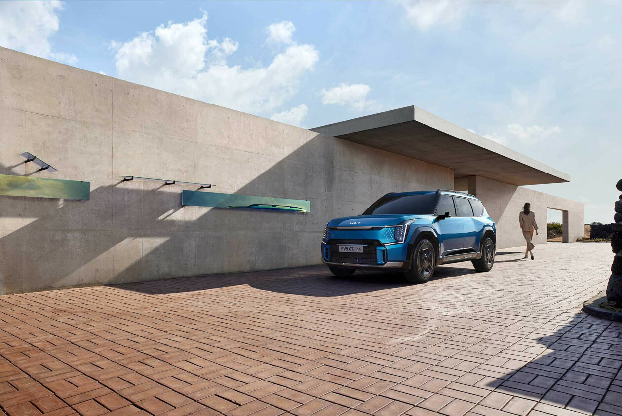 Kia - EV9  - GT Line - Ext - 02 - With Talent