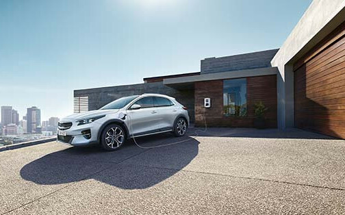 card_XCeed PHEV_Front_Static_Charging_grey cable