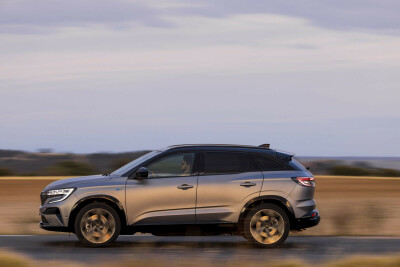 65-Rijden-met-de-volledig-nieuwe-Renault-Austral-de-Nouvelle-Vague-Tech-SUV-1600x1067