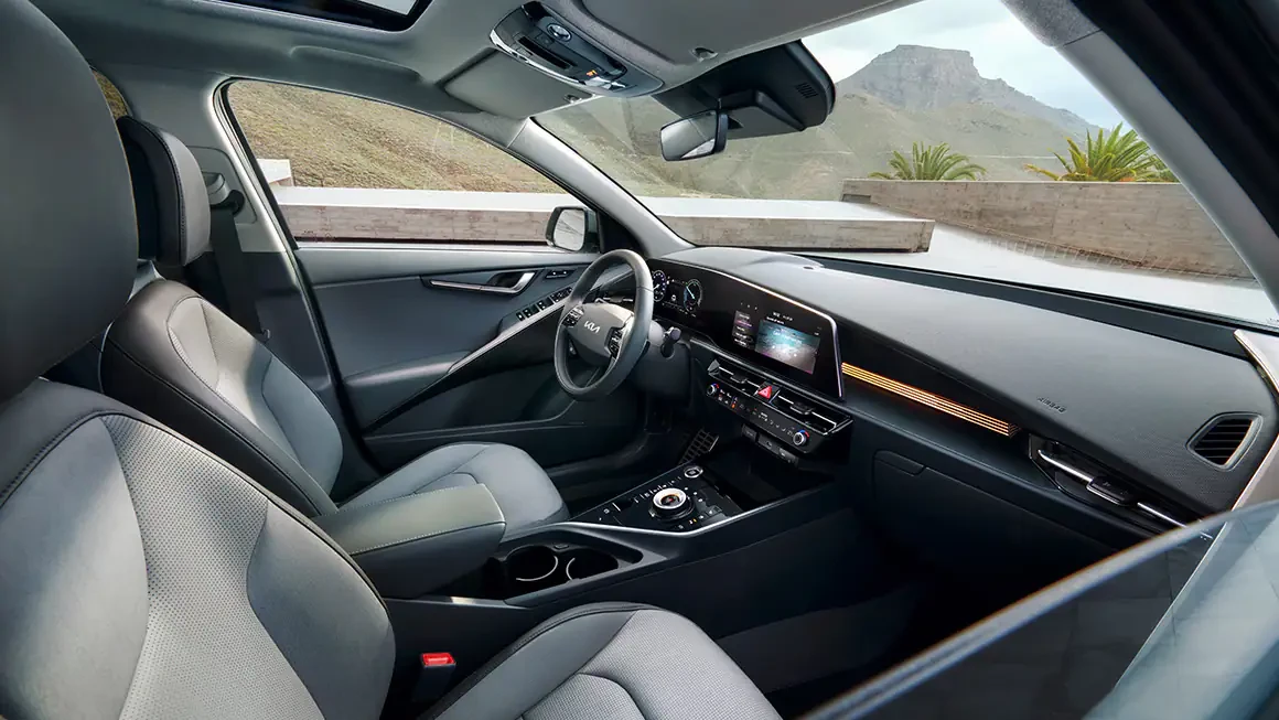 kia-niro-hev-my23-interior-immersive-innovative-cockpit
