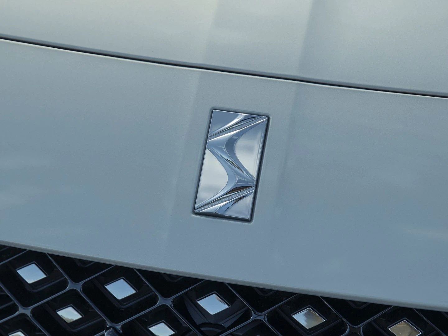 1-5-42-news-ds-7-front-lights-gallery-4-3