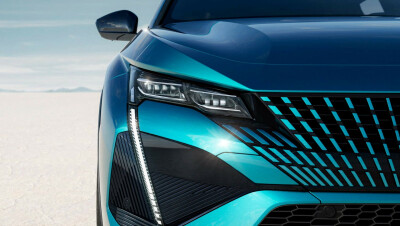 PEUGEOT_408PHEV_2206STYP_052_2030x1145