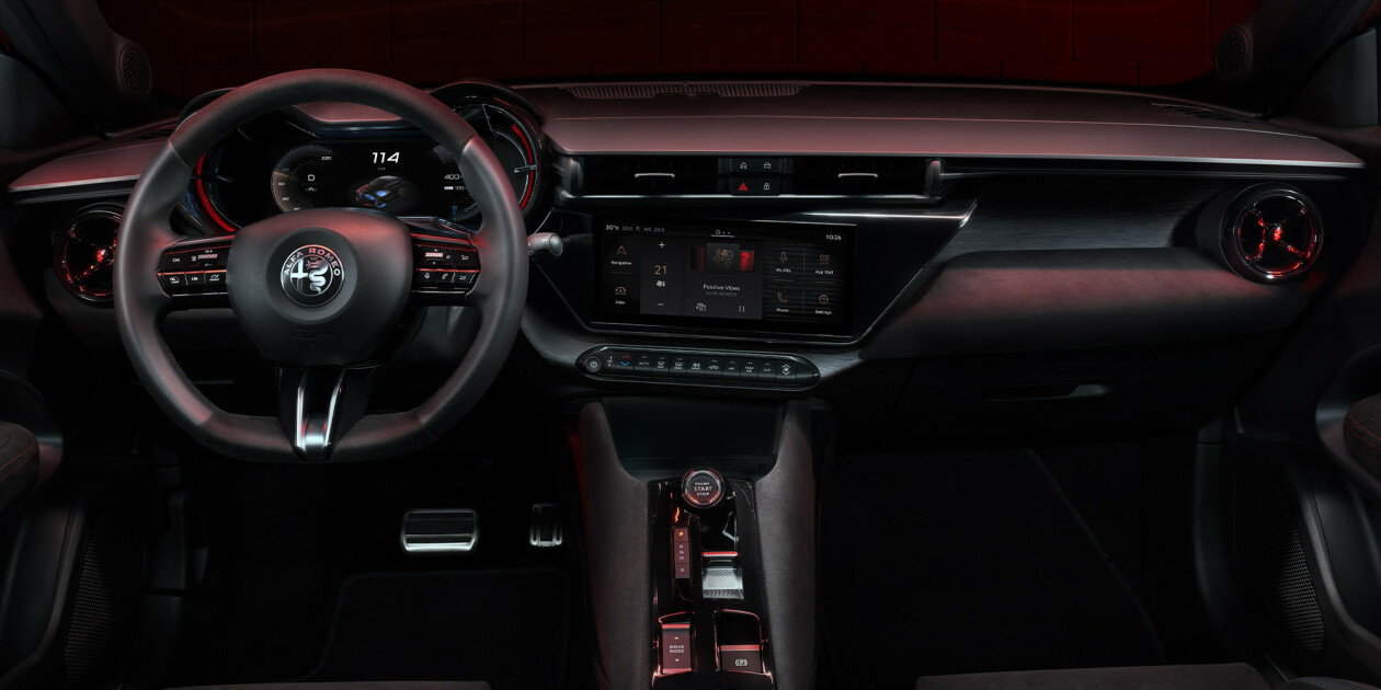 AR-ALFAROMEOJUNIOR-BEV-Interior-2000X1000-DSK-2_1