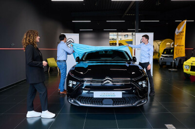 Oliver Naesen onthulmoment 2