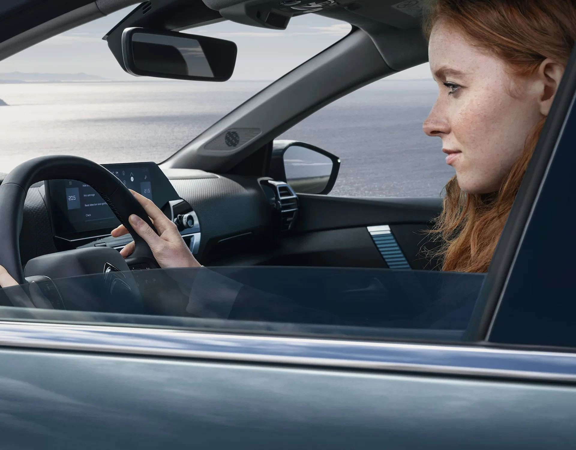 Citroen_eC4_2020_driving_woman_2880_2250