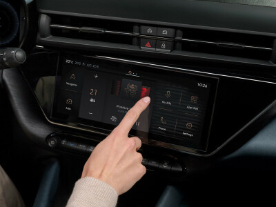 AR-ALFAROMEOJUNIOR-MHEV-Interior-1280X960-DSK-4_3-3