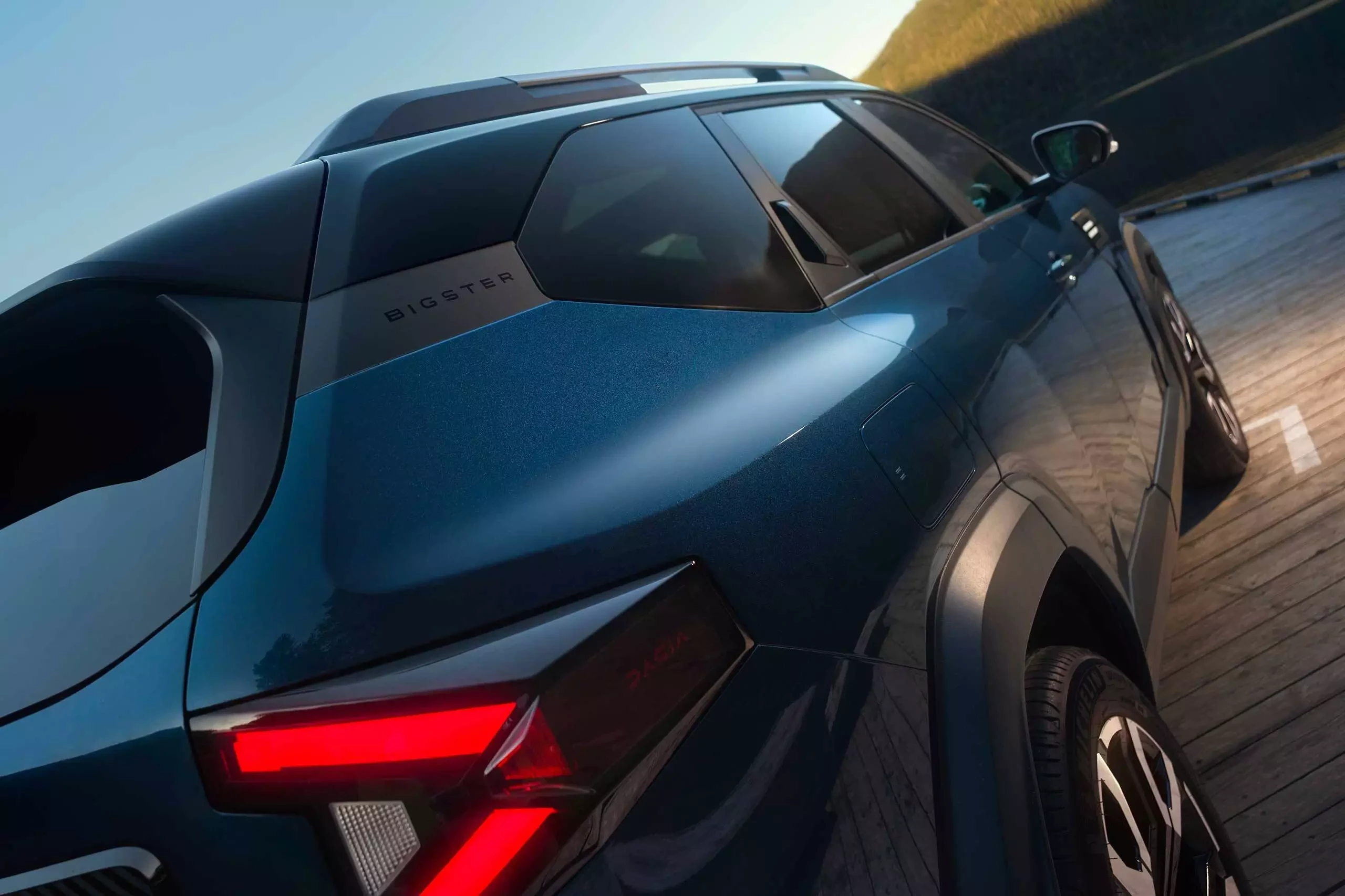 Exclusieve kleur indigoblauw_Dacia Bigster