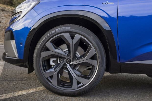 49-Rijden-met-de-volledig-nieuwe-Renault-Austral-de-Nouvelle-Vague-Tech-SUV-1600x1067