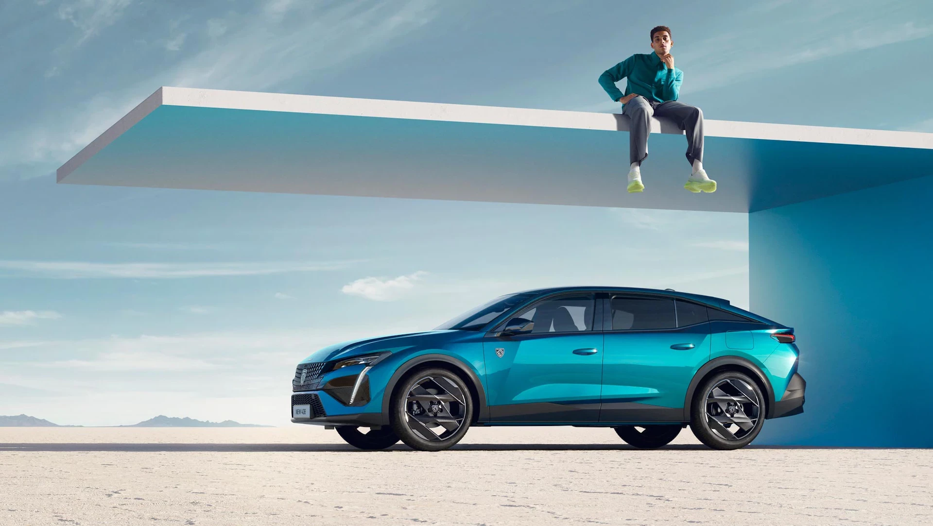 PEUGEOT_408PHEV_2206CN_032_2030x1145