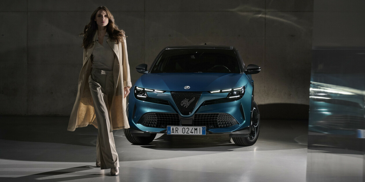 AR-ALFAROMEOJUNIOR-MHEV-MY24-2000X1000-DSK