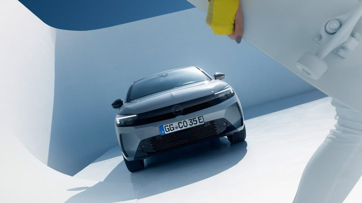 opel-corsa-bev-exterior-roof-16x9-co23-e01-011